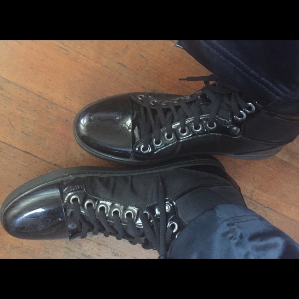 Guess cloth and zipper sneakers